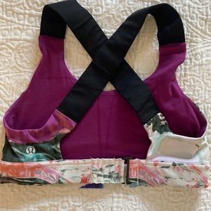 Lululemon sports bra size 4